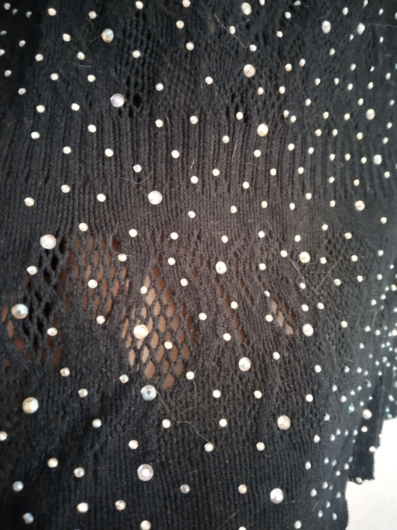 T-shirt noir en maille avec strass – photo 3